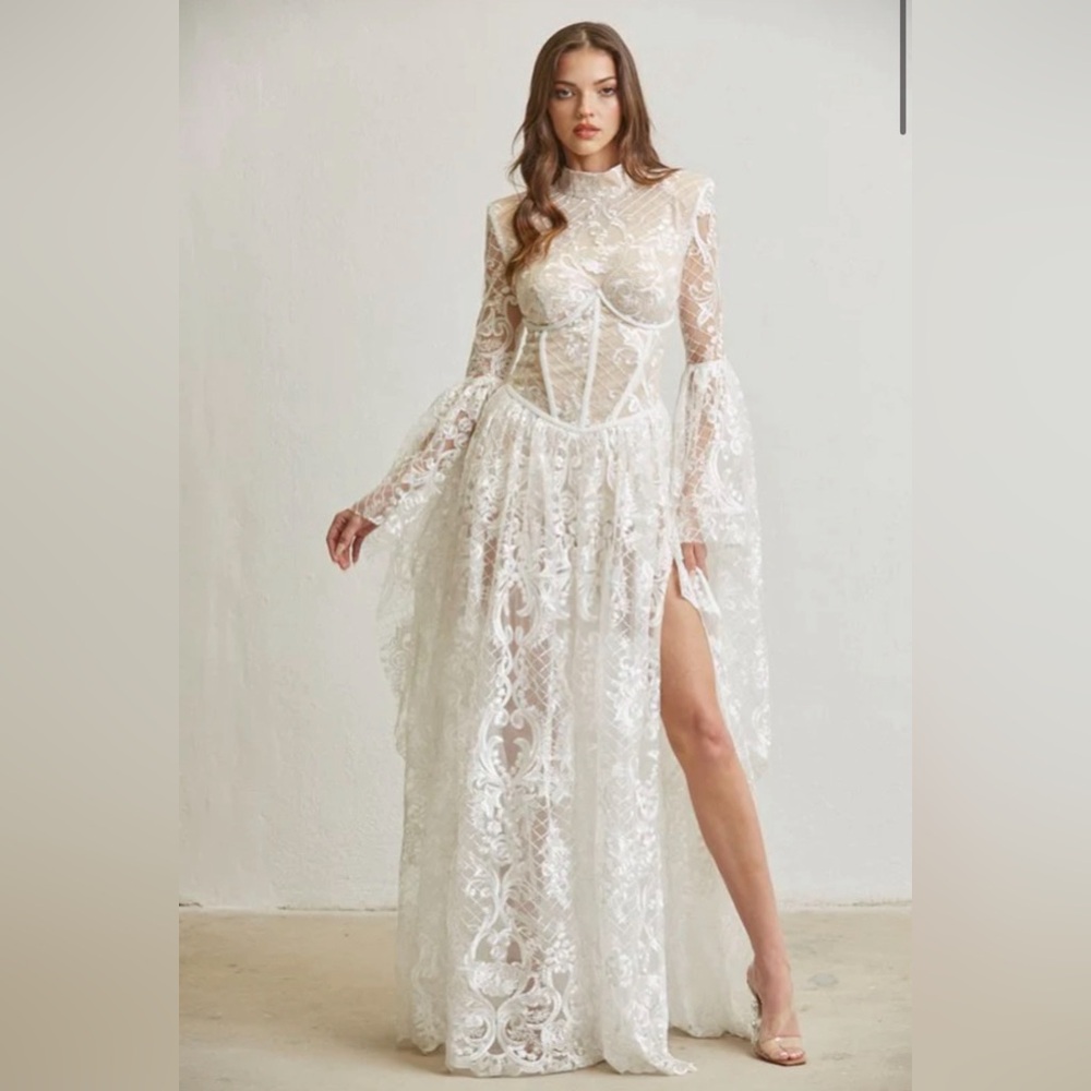 NWT - Baroque Embroidered Sequin Lace Maxi Dress (White) Size Medium